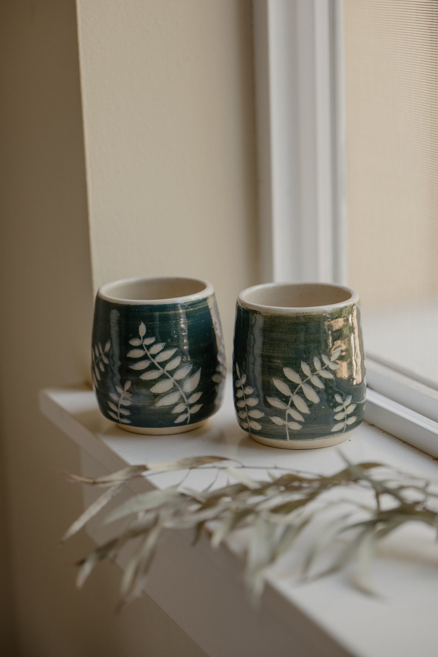 Carved Leafy Cup Set