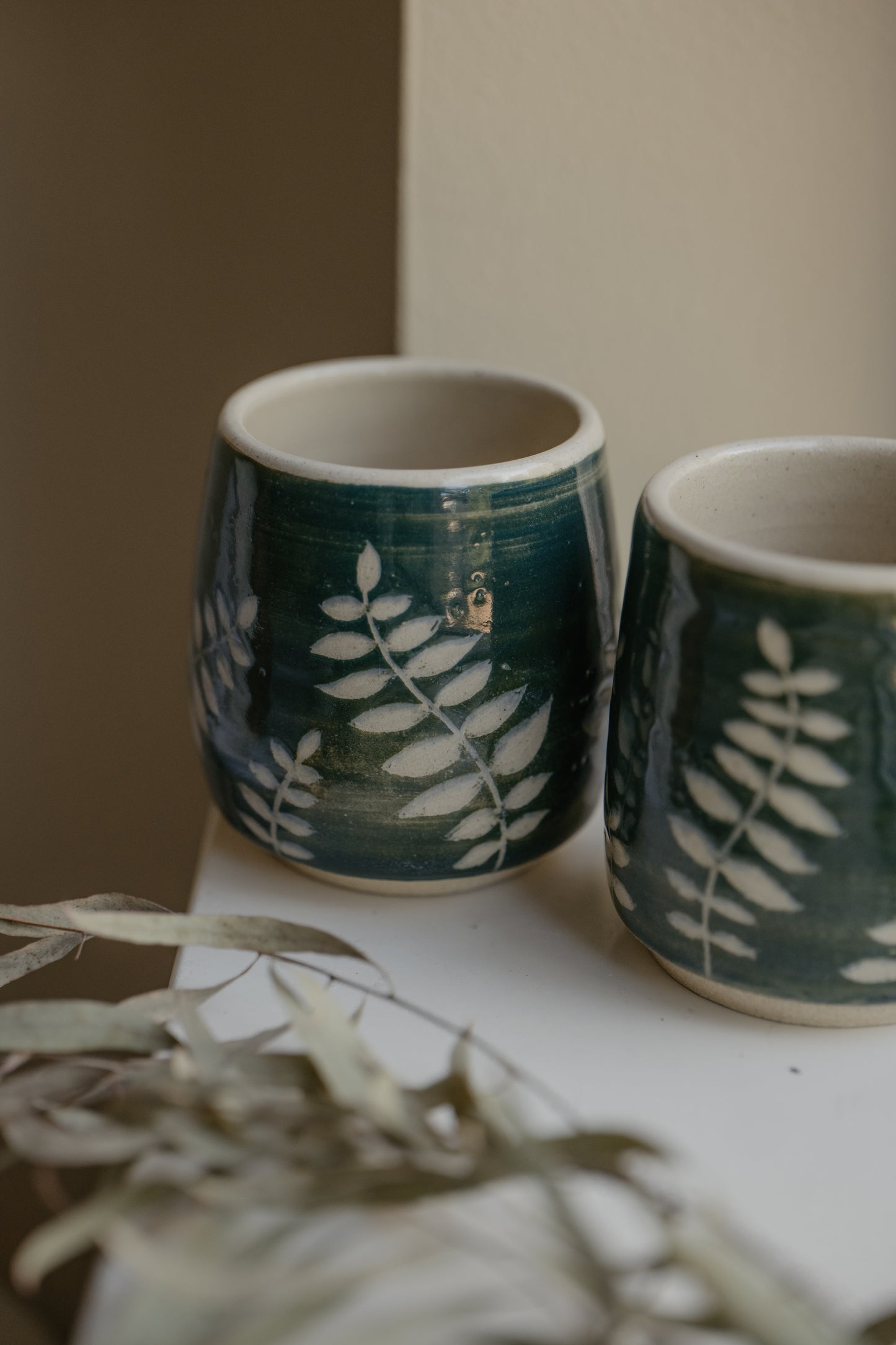 Carved Leafy Cup Set