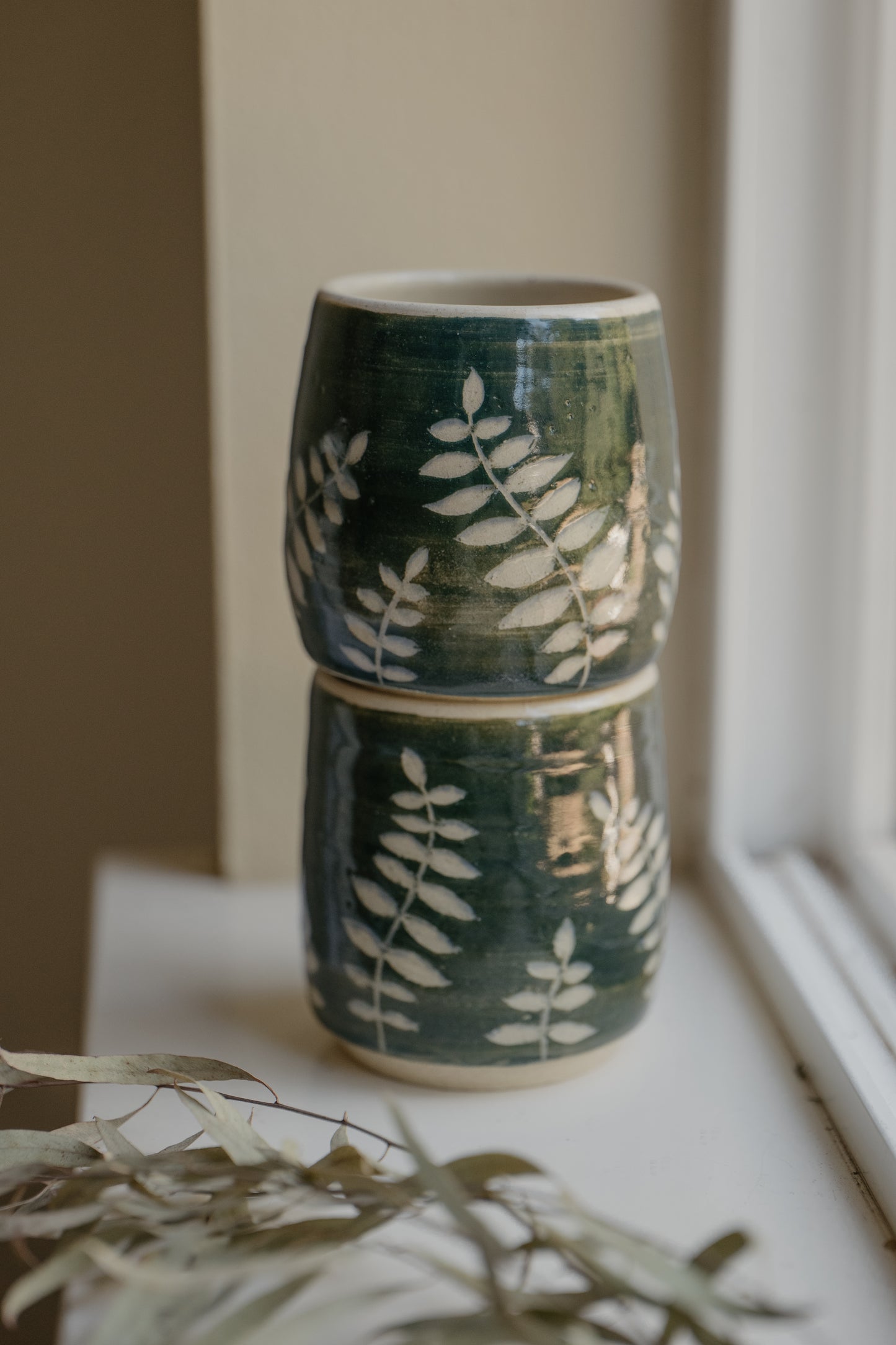 Carved Leafy Cup Set