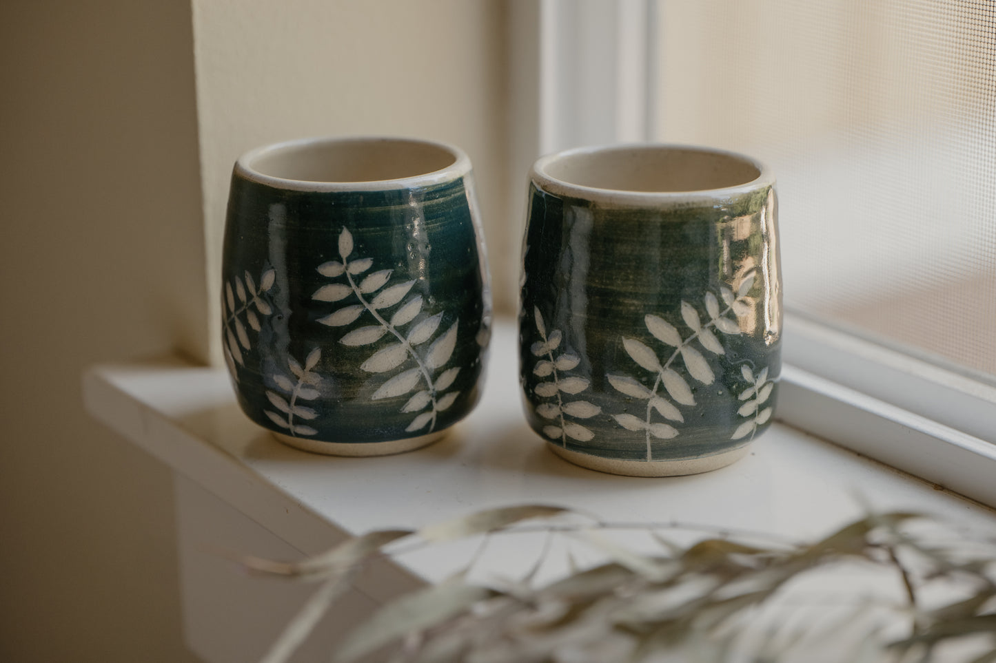 Carved Leafy Cup Set